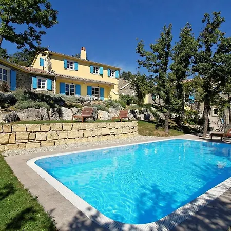Family Dvori For 12 Persons With Pool In The Heart Of Istria