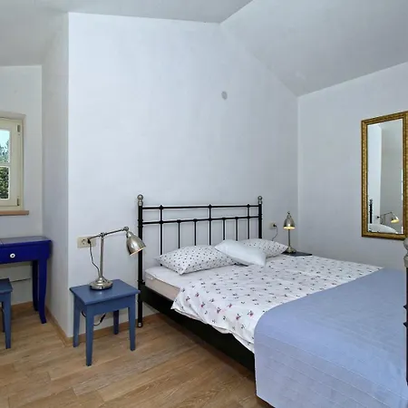 Family Dvori For 12 Persons With Pool In The Heart Of Istria Holiday home