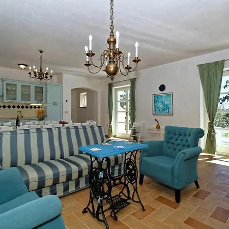 Holiday home Family Dvori For 12 Persons With Pool In The Heart Of Istria Trviz