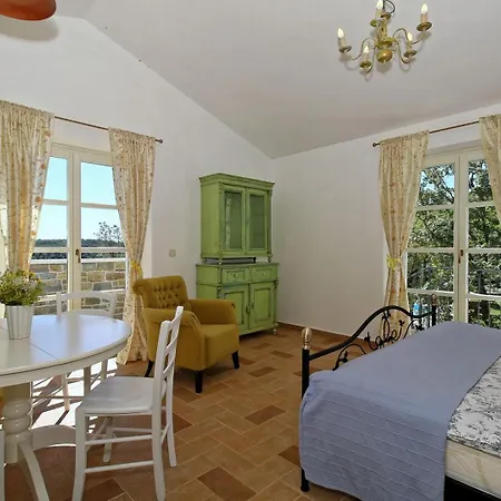 Holiday home Family Dvori For 12 Persons With Pool In The Heart Of Istria
