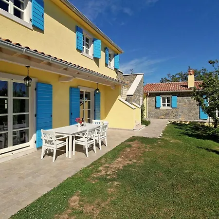 Holiday home Family Dvori For 12 Persons With Pool In The Heart Of Istria *