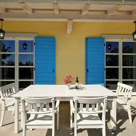 Family Dvori For 12 Persons With Pool In The Heart Of Istria Trviz