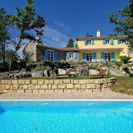 Family Dvori For 12 Persons With Pool In The Heart Of Istria