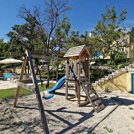 Holiday home Family Dvori For 12 Persons With Pool In The Heart Of Istria Trviz