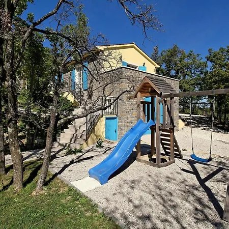 Family Dvori For 12 Persons With Pool In The Heart Of Istria